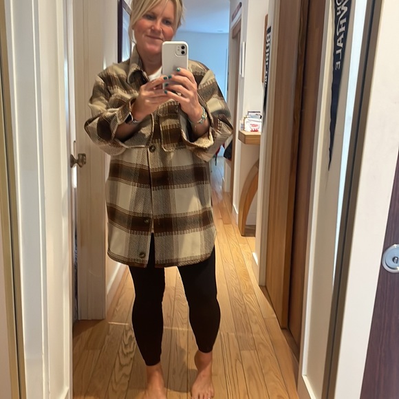 Bb Dakota fall shacket.  Brown and beige size large. - Picture 4 of 10